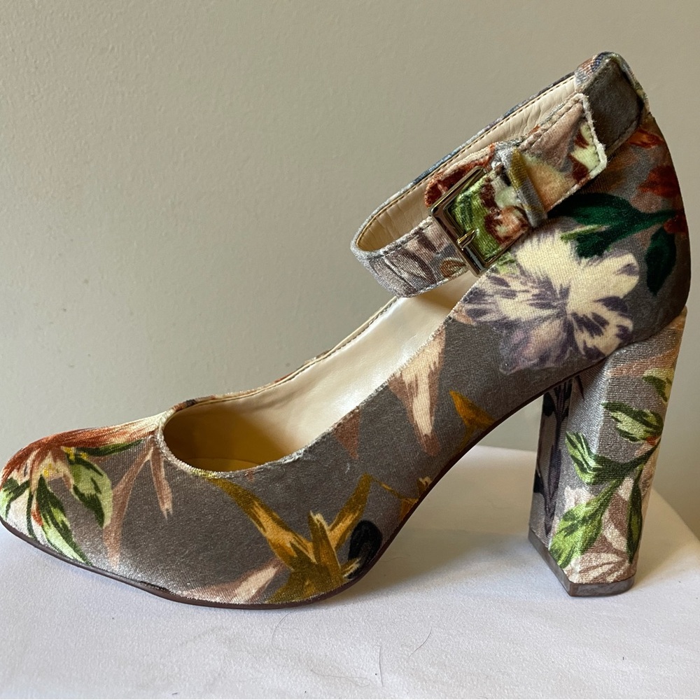 Nine West Multicolor Floral Velvet Heels EUC